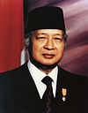 https://upload.wikimedia.org/wikipedia/commons/thumb/5/59/President_Suharto%2C_1993.jpg/100px-President_Suharto%2C_1993.jpg